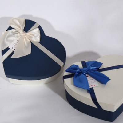 批发供应三件套心形纸质礼品包装盒 爱心鲜花礼品盒纯色蝴蝶结盒
