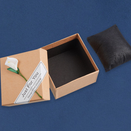 方形牛皮纸礼品包装盒可定制logo厂家批发网红小花手表盒带枕头包