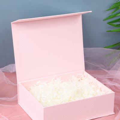 现代简约款粉色翻盖式礼品盒 白色碎纸丝填充易碎品礼物包装盒