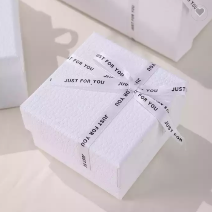 Luxury bridesmaid gift box holiday gift boxes with ribbon closure cosmetics gift box / 3