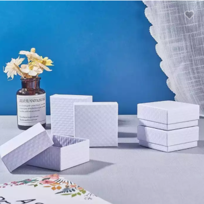 Boites de Carton Carre Ensemble de Bijoux avec eponge A LInterieur Blanc / 3
