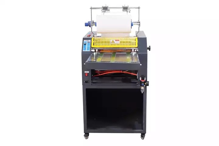 SMFM390D Digital Auto-cut Oil Heating Laminating Machine with Overlap Function and Automatic Feed / 2