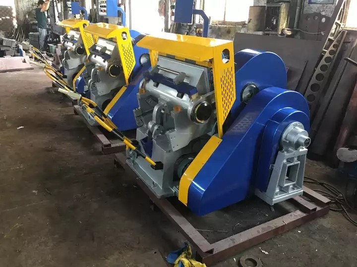 Paper Die Cutting and Creasing Machine / 3