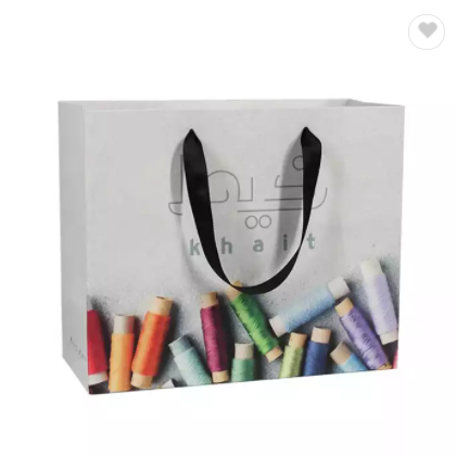 Best Selling Popular Design Clothes Packaging Luxury Shopping Paper Gift Bags With Handles / 1