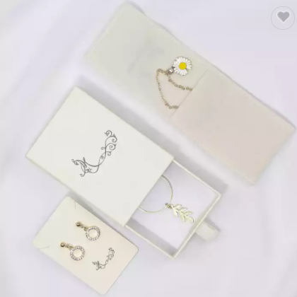 Newest Custom Embossed Logo Ribbon Handle Pull Boxes Beige Jewelry Box for Jewellery Ring / 2